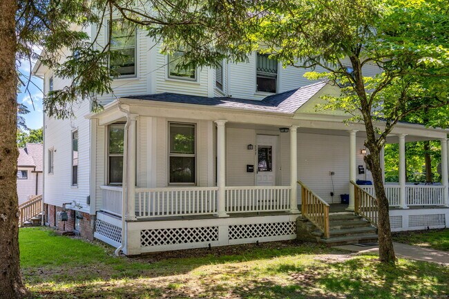 Foto del edificio - 394 Hawthorne Ave