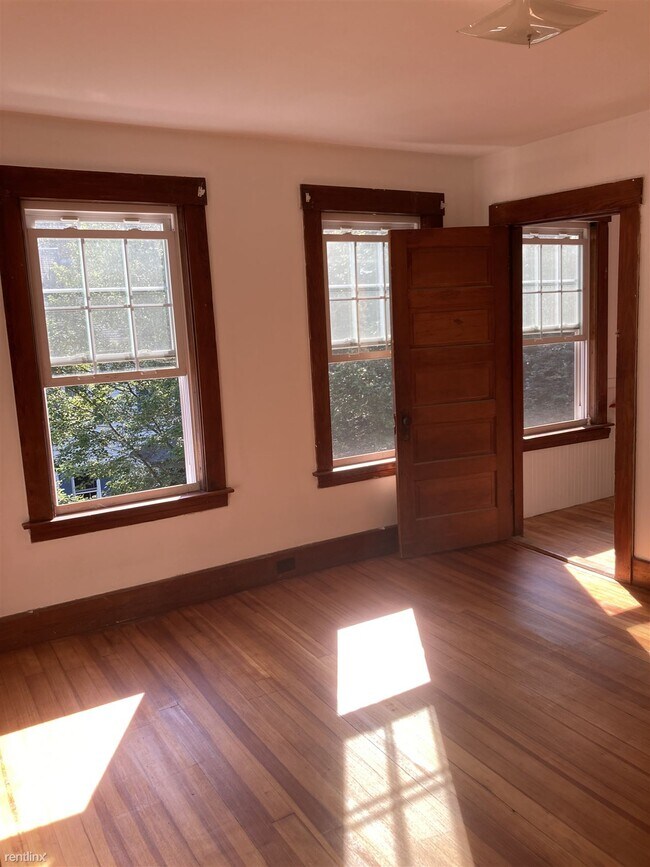 Building Photo - 3 br, 1 bath 4plex - 47 Simonds Street 1