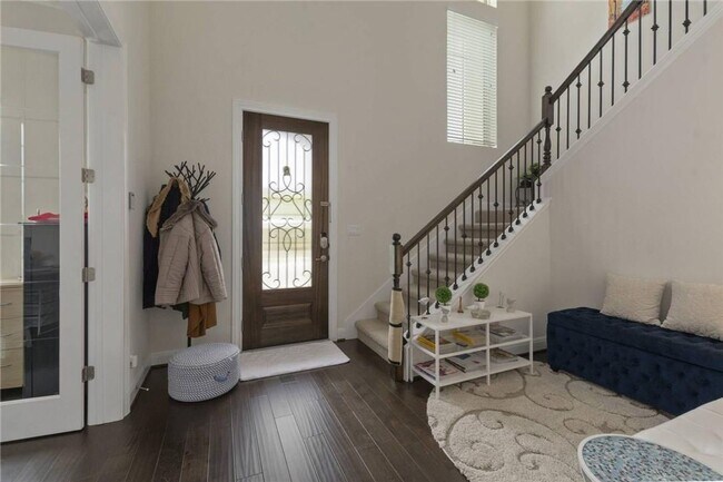 Building Photo - Stunning 2-story 4 bedroom - Available ear...