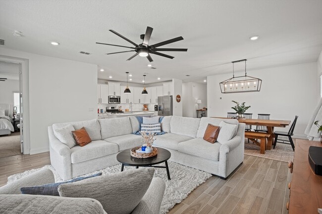 Sala de estar - 294 Varner Way