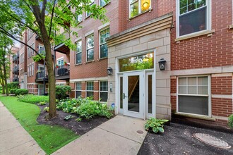 Building Photo - 301 W Goethe St Building Photo - 301 W Goethe St