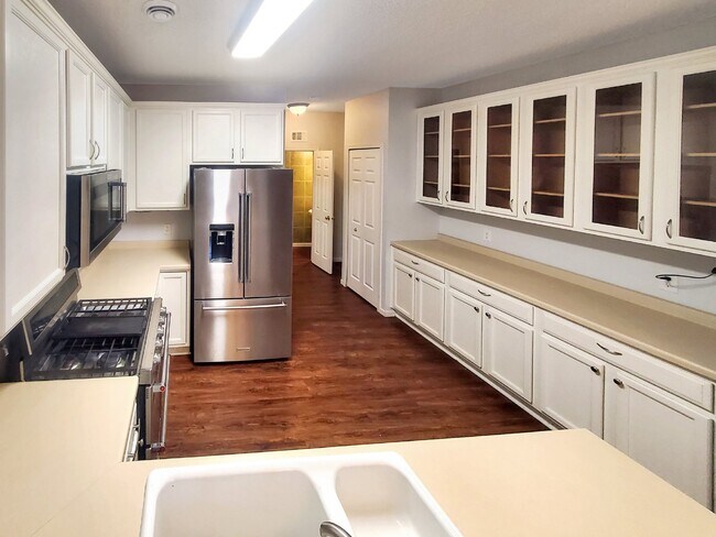 Foto del edificio - 3BR 2BA End unit Townhome in Stillwater
