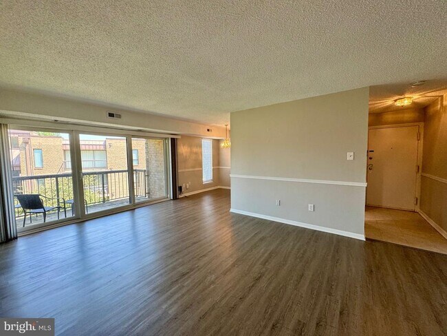 Foto del edificio - 7597 Gales Ct