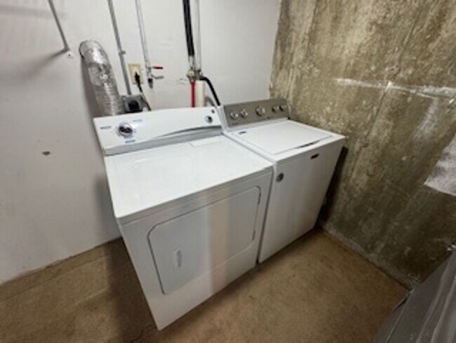 Foto del edificio - Charming 2BD/1BA Townhome in Burlington’s New North End