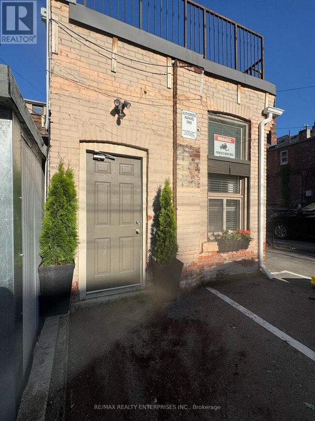 Building Photo - 156 James St S