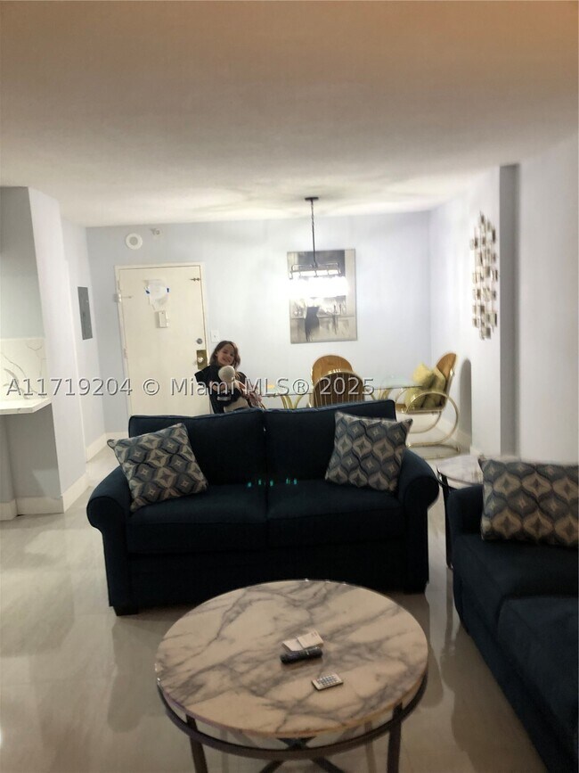 Foto del edificio - 400 Kings Point Dr