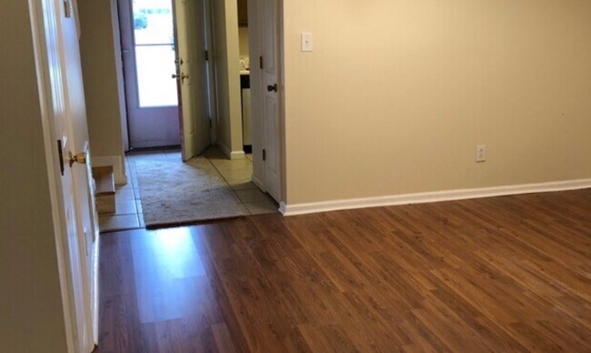 Foto del edificio - 2630 Teakwood Ln