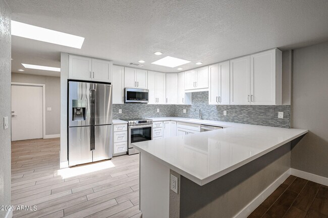 Foto del edificio - 623 E Jeffrey Ave