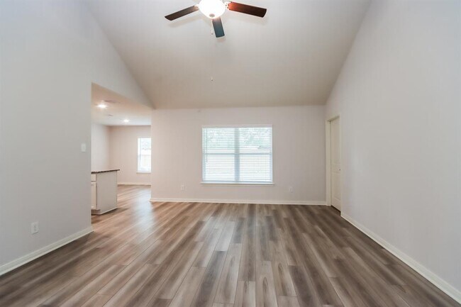 Foto del edificio - 10414 Sweetwater Creek Dr