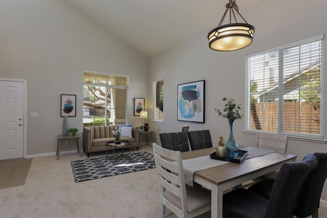 Foto del edificio - The home we have been looking For !