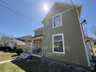 Building Photo - 136 Centennial St