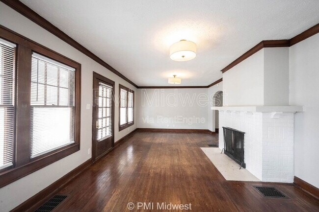 Foto del edificio - 4905 Broadway St