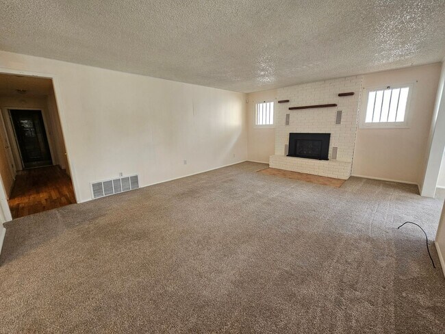 Foto del edificio - 3 Bed 1 Bath Charming Westside Retreat!!