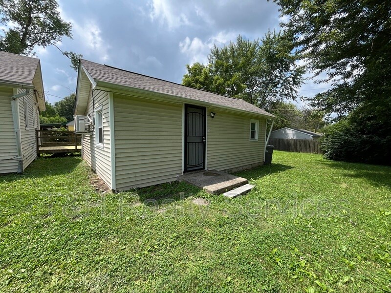 Primary Photo - 1730 N Graham Ave
