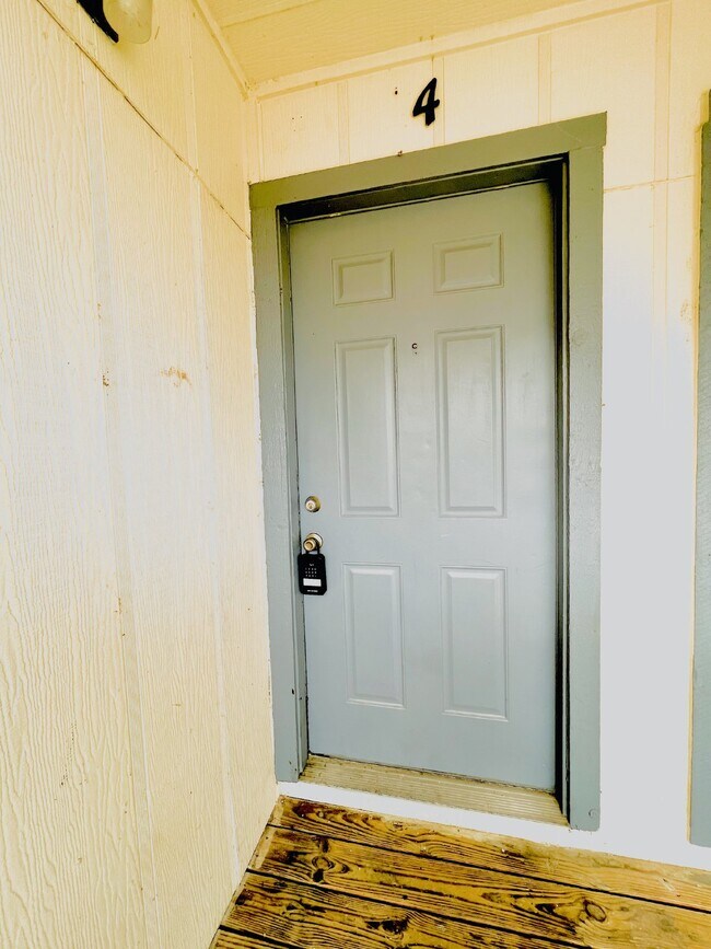 Foto del edificio - Affordable One Bedroom Near Woodlawn Lake