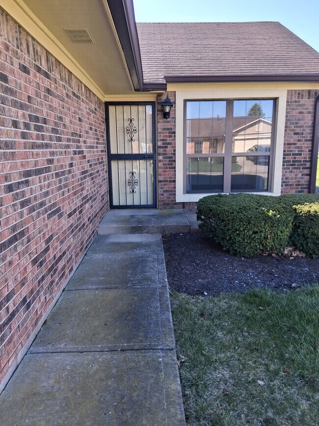 Foto del edificio - 1858 Queensbridge Cir