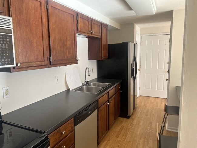 Building Photo - 7608 Roscommon Ct