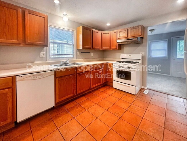 Building Photo - 142 Page St NE