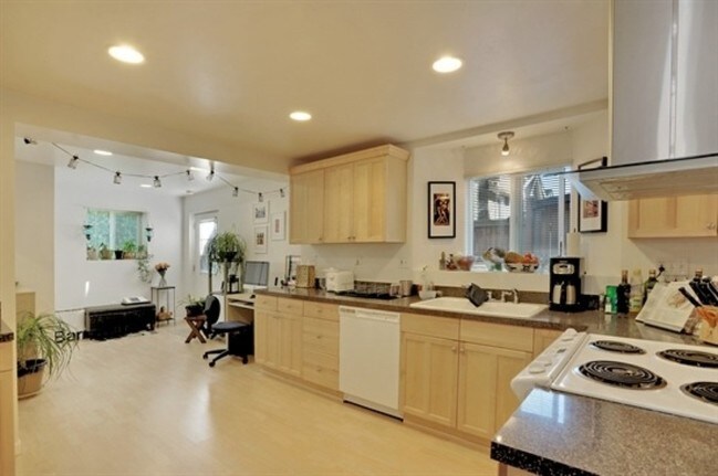 Foto del edificio - 1116 Taylor Ave N