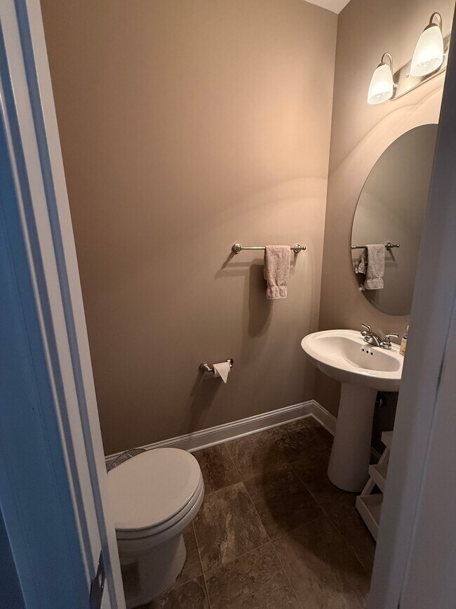 Foto del edificio - 2410 Galesburg Way,
