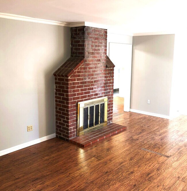 Foto del edificio - Montclair Hills Retreat w/ In-law Unit