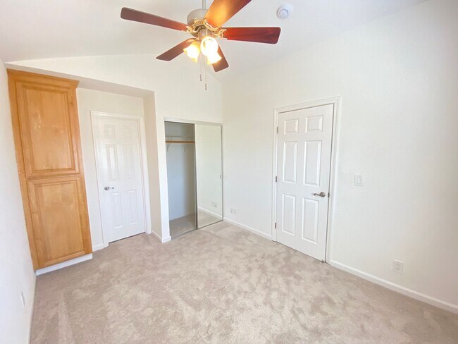 Building Photo - Advent - Bright & Spacious Three Bedroom H...