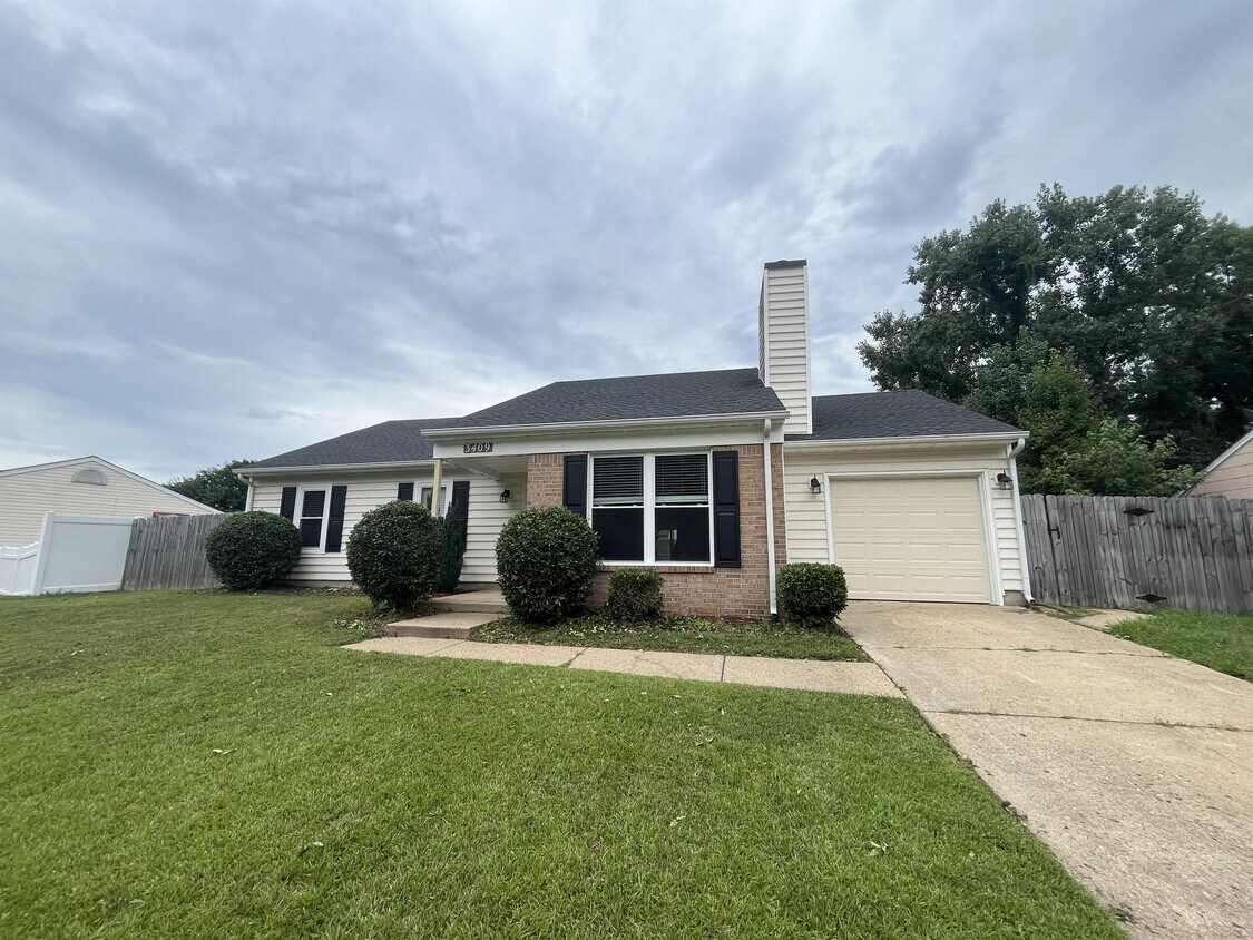 Primary Photo - 3409 Woodbaugh Dr