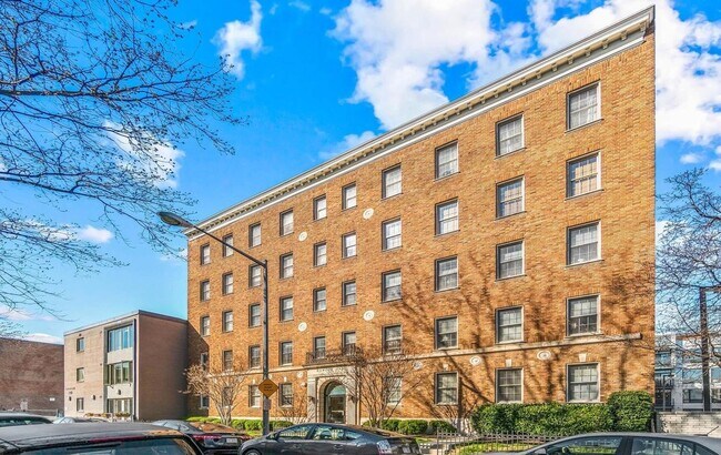 Foto del edificio - Fantastic 1 BR/1BTH in Columbia Heights, just 3 blocks from Metro Station!