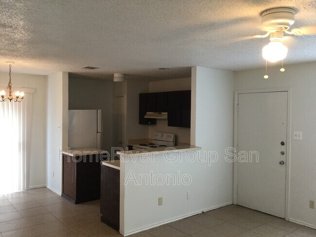 Foto del edificio - 8842 Meadow Trace St