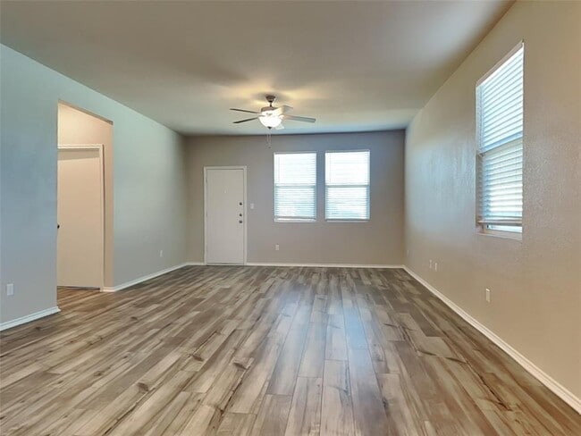 Foto del edificio - 5124 Saddle Clb Dr