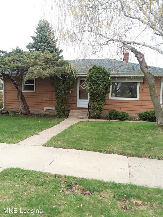 Foto principal - 3 br, 1 bath House - 4728 N 79th St