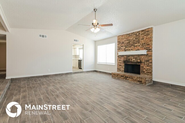 Foto del edificio - 2718 Holy Cross Ln