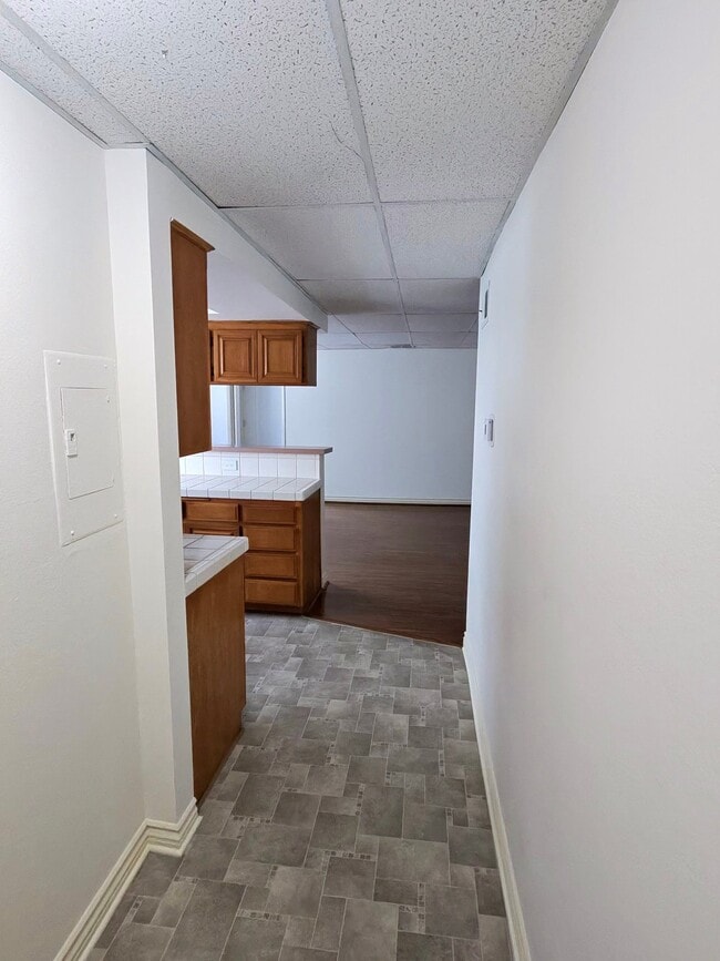 Building Photo - 121 S Swall Dr
