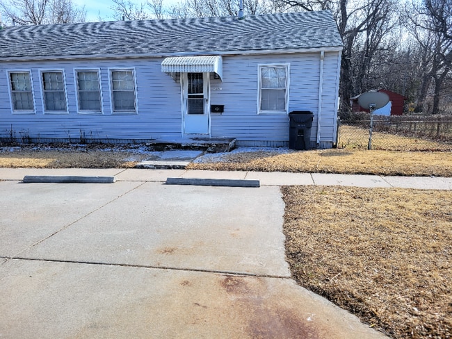 Building Photo - 4041 E Whitney Ln