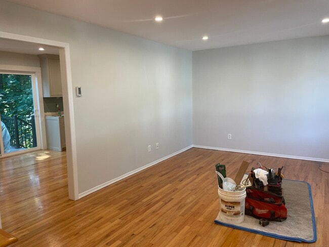 Building Photo - 40 Puritan Ln