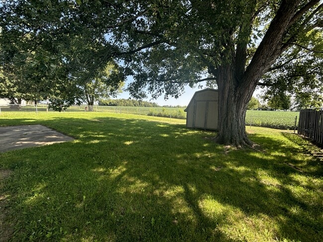 Foto del edificio - 53 E 300 N