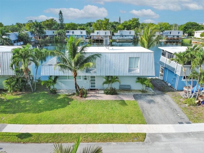 Building Photo - 1370 NE 40th Dr