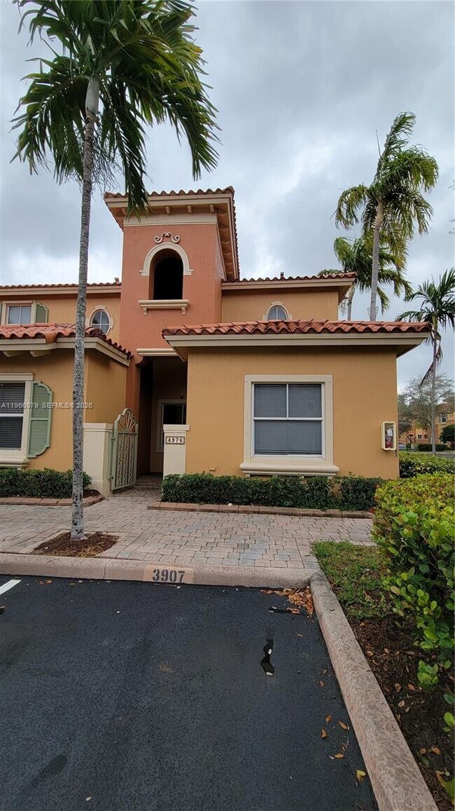 Foto del edificio - 4976 Leeward Ln