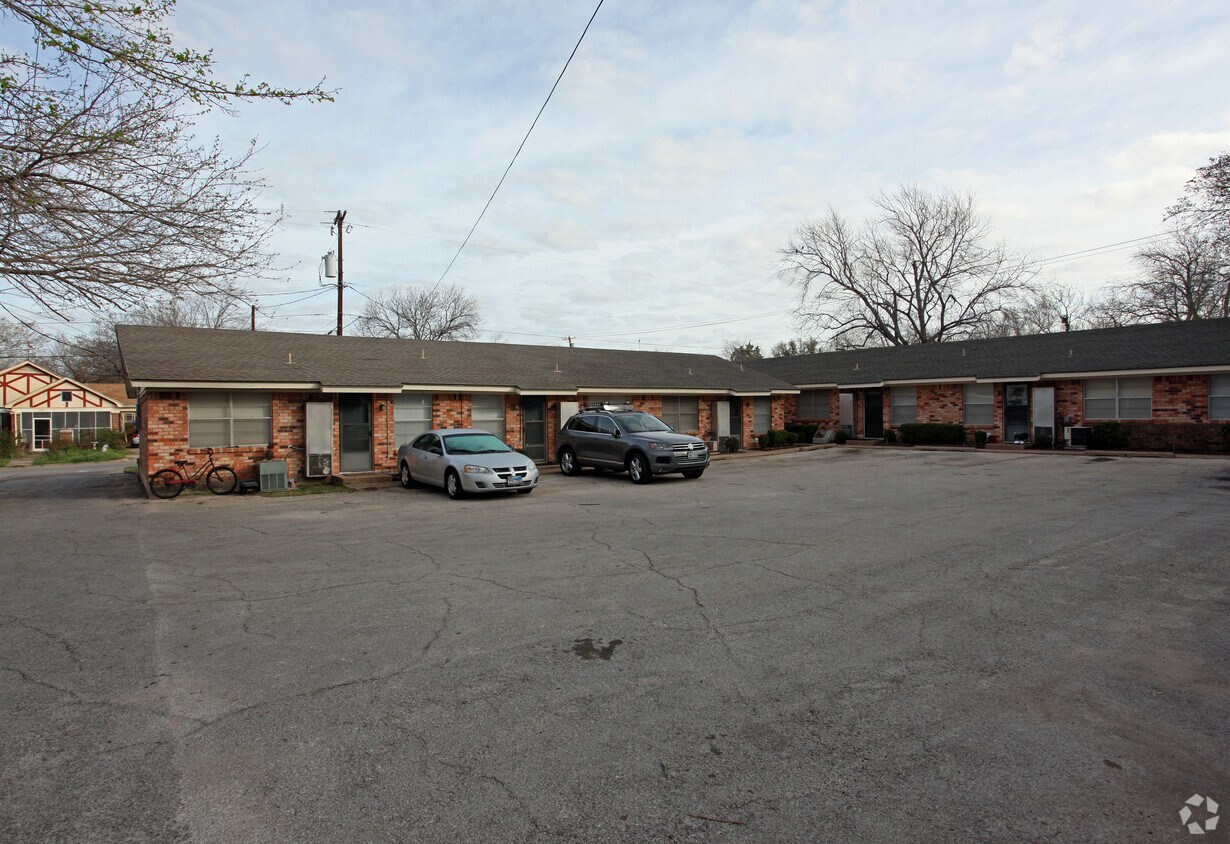 Building Photo - 915 N Preston St