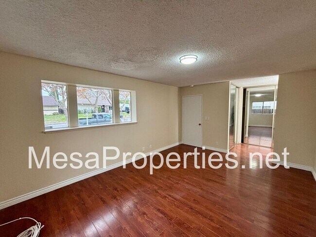 Foto del edificio - 653 N Lancewood Ave