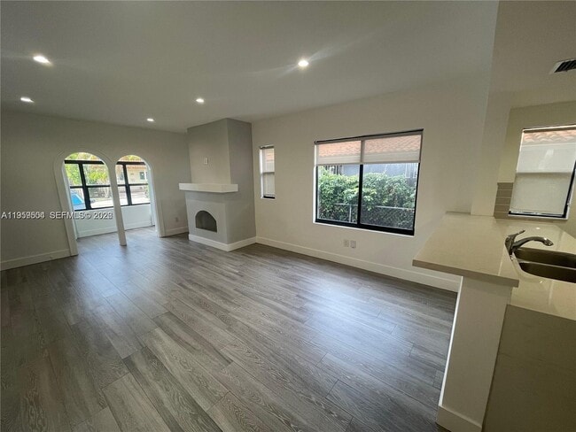 Foto del edificio - 1637 SW 10th St