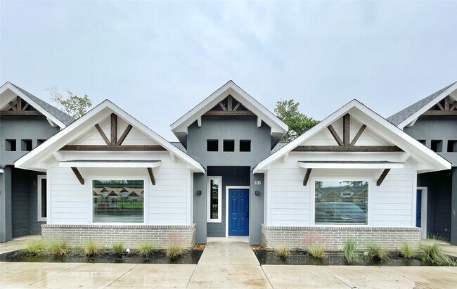 Foto del edificio - 10317 Lake Rd