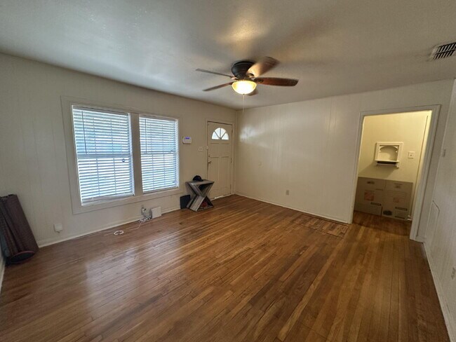 Foto del edificio - Available Late July! Four Bedroom in Tech ...