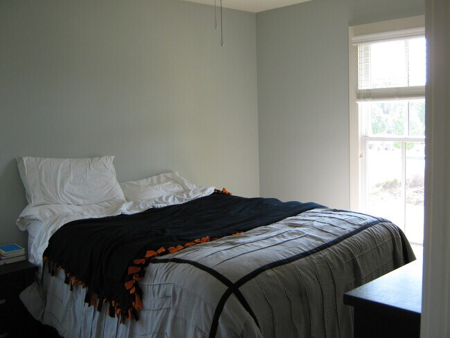 Dormitorio - 915 Reynolds Ave