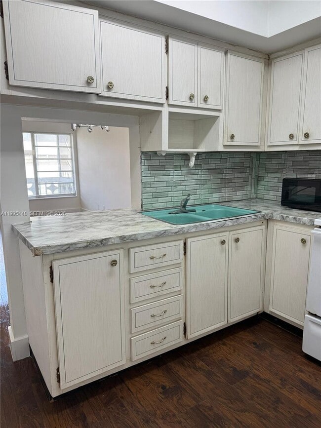 Building Photo - 16701 NE 14th Ave