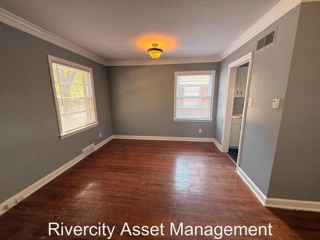 Building Photo - DUPLEX WITH NICE AMENTIES!!!! Section 8 We...