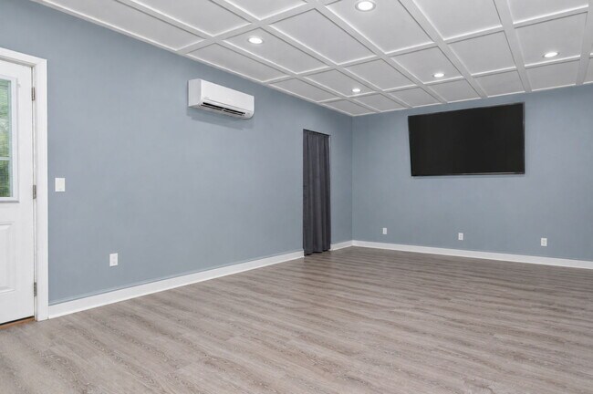 Building Photo - 1573 Helmsdale Dr