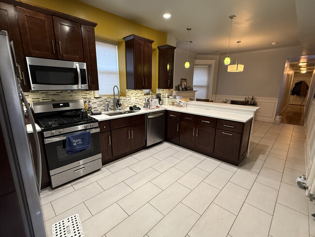 kitchen - 5313 South Maryland Avenue