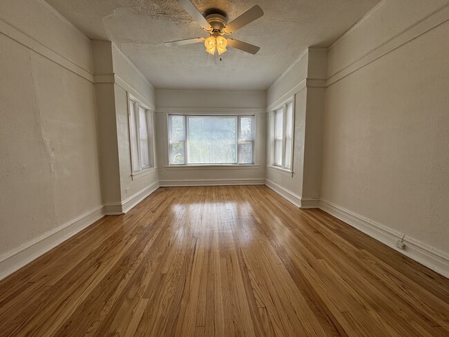 Foto del edificio - 5438 W Potomac Ave