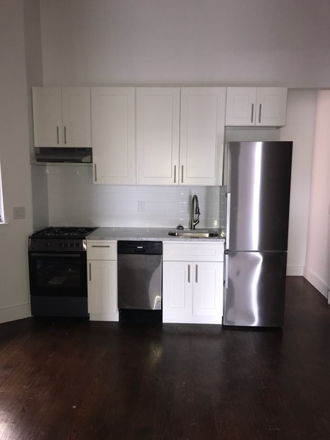 Foto principal - 1047 Bedford Ave